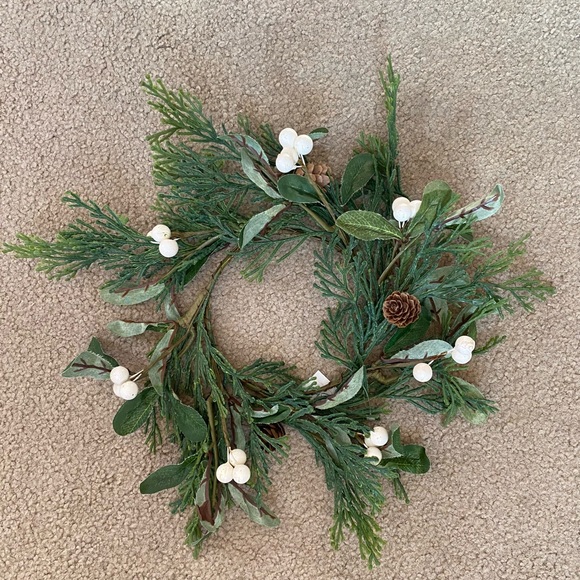 Greenery Wreath with White Berries - Picture 1 of 3